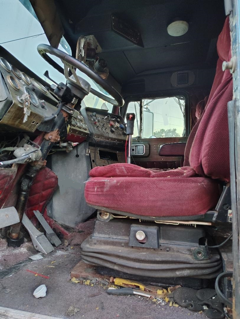 1979 FREIGHTLINER - Image 26